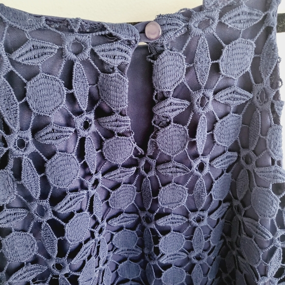 Monteau lace crochet navy halter dress size medium.  Lined underneath. - Picture 8 of 9